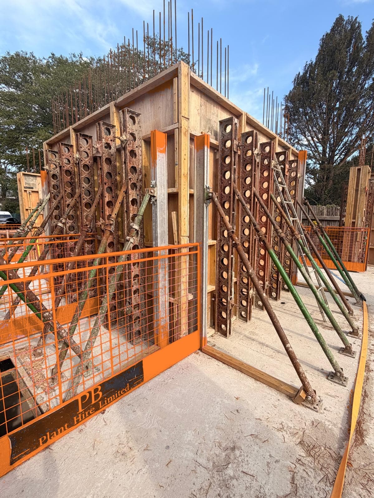 External shuttering panels and propping for the RC frame lift core