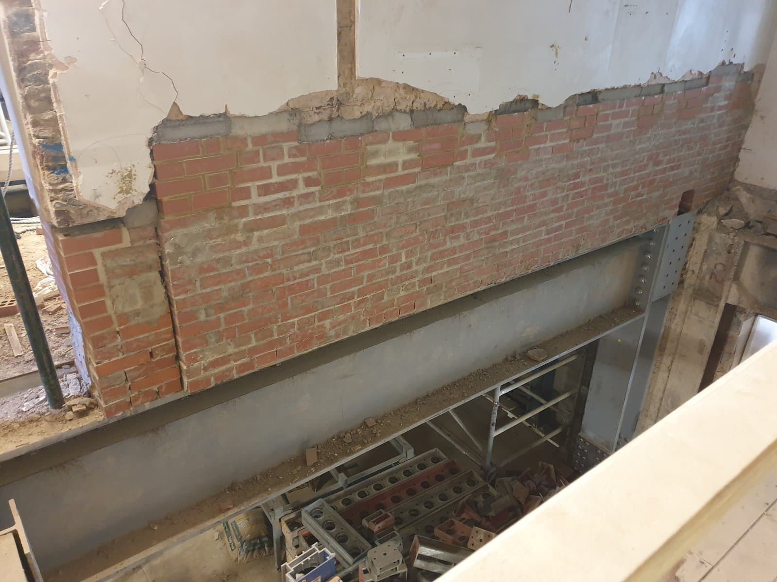 New steel beam installed below the masonry at the front of the hotel, where the needling stood on existing steels