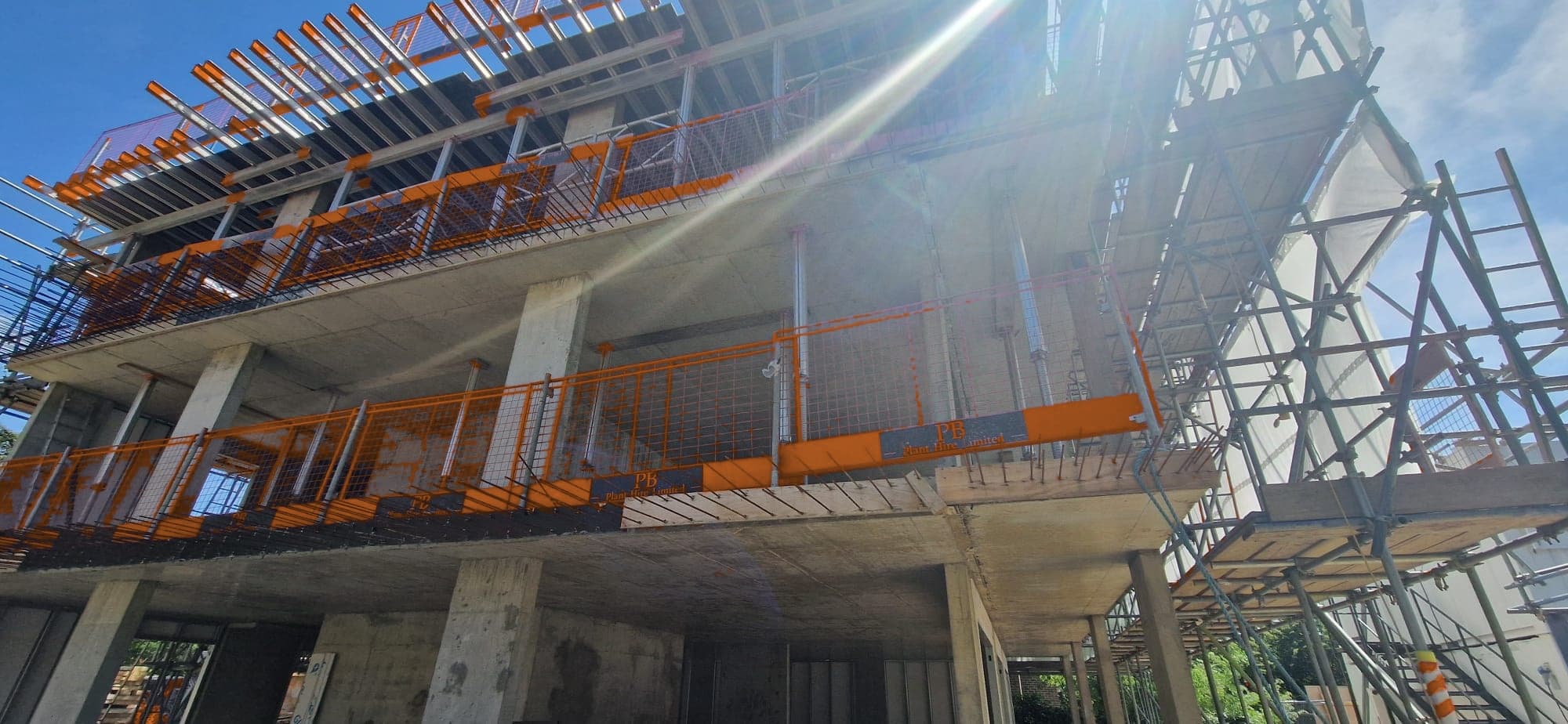 Perspective view of slab overhang and Titan Deck falsework support