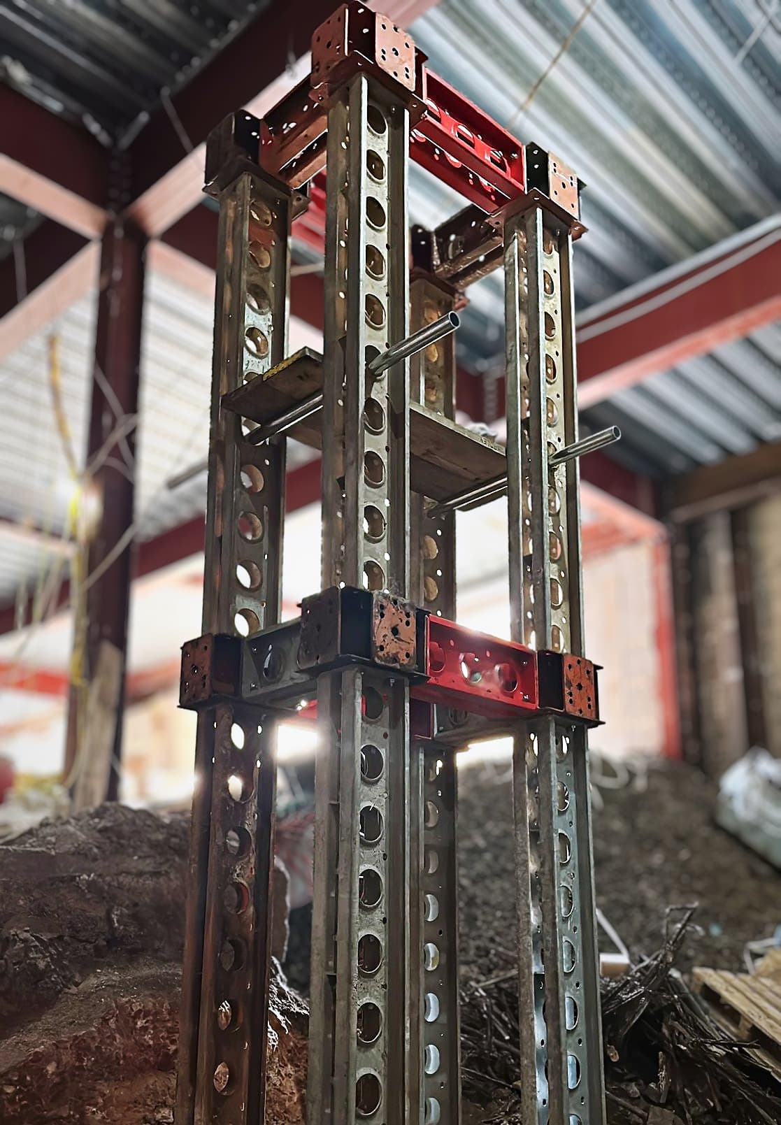 4-legged Slimshore propping tower positioned under retained steel beams