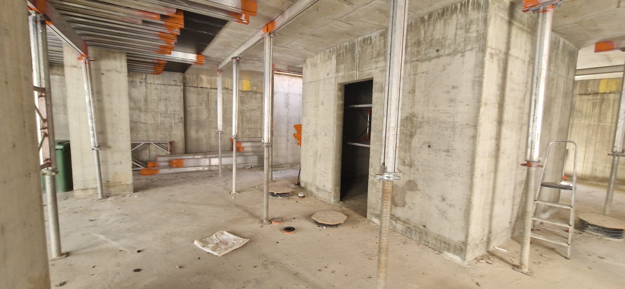 Interior wide view of Titan Deck soffit propping and falsework array supporting 200mm concrete slab