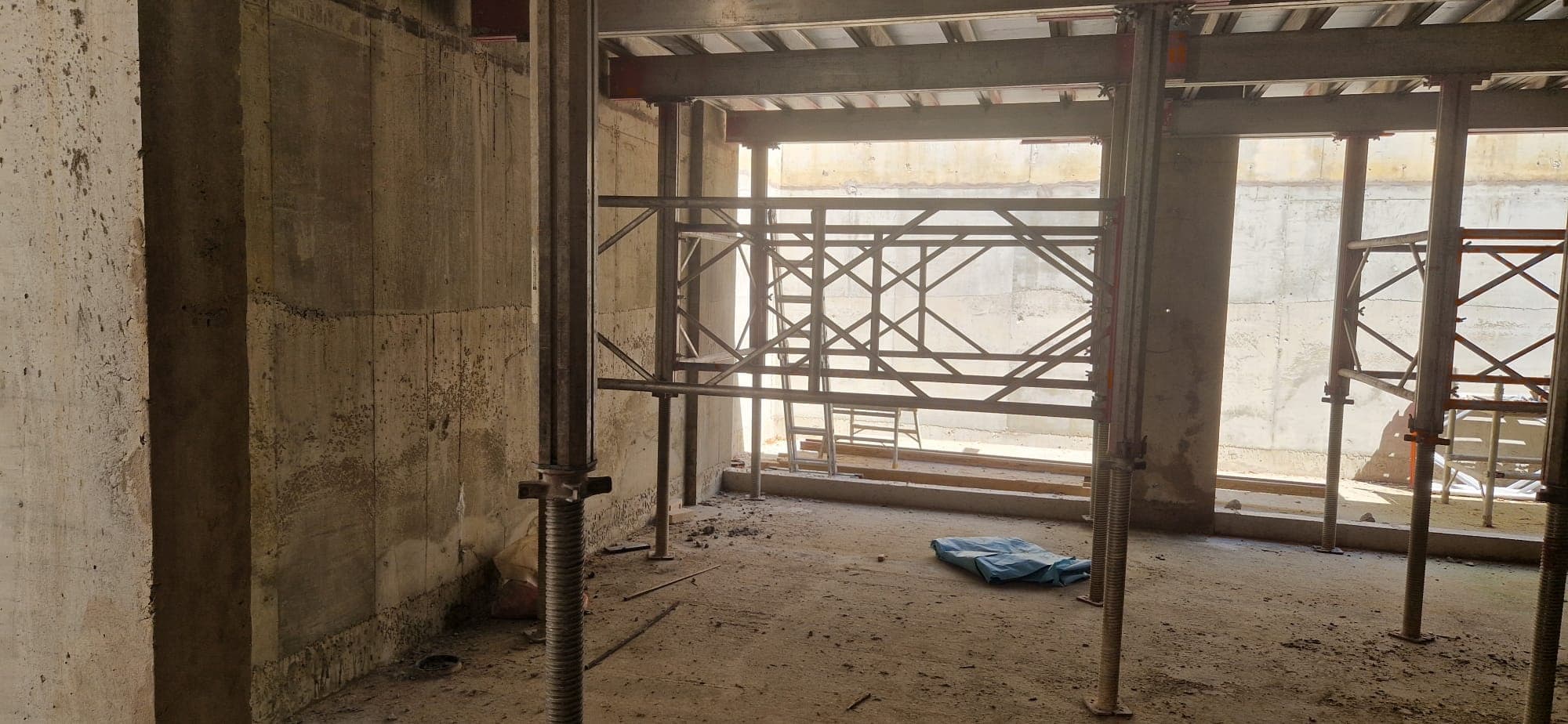 Detailed view of adjustable Titan support legs, drop heads and beam connections