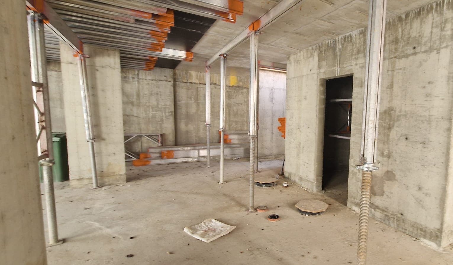 Interior wide view of Titan Deck soffit propping and falsework array supporting 200mm concrete slab