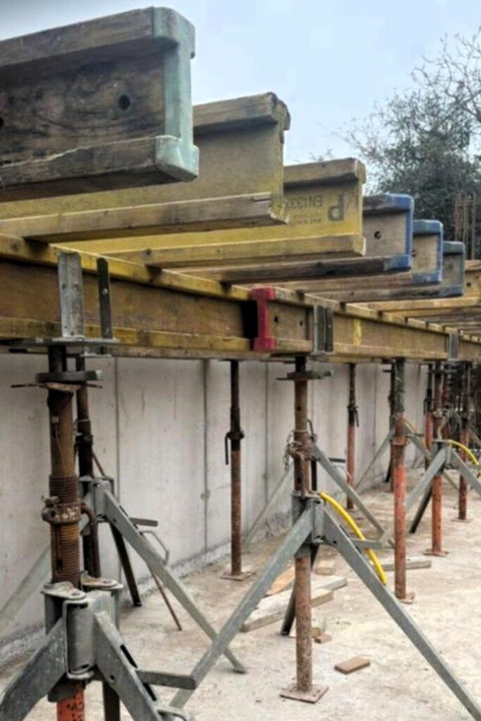 Dokaflex H20 timber beams and Eurex props